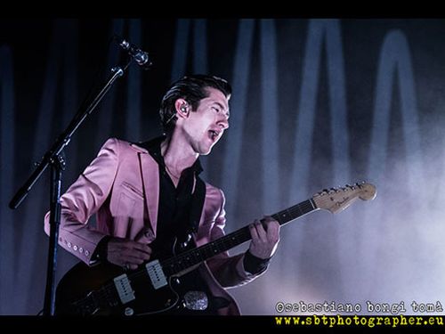 Arctic Monkeys, per il tour 2018 tolleranza zero verso il bagarinaggio (ma solo il UK)