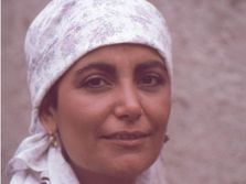 Nasce a Bagnara Calabra (Reggio Calabria) Domenica Rita Adriana Bertè detta Mimì, in arte Mia Martini, cantante e sorella maggiore di Loredana Berté. Morirà il 12 maggio 1995.
