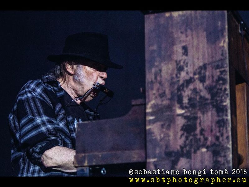 16 luglio 2016 - Lucca Summer Festival - Piazza Napoleone - Lucca - Neil Young in concerto