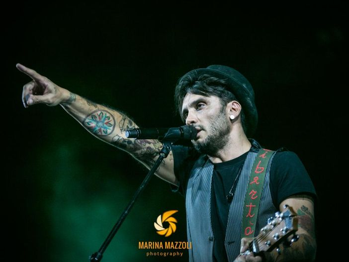 Concerti, Fabrizio Moro: estate 2021 dal vivo e acustica