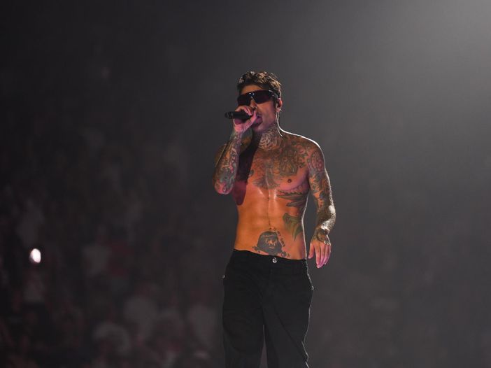 Fedez racconta 'Paranoia airlines', il suo esorcismo emo pop - VIDEOINTERVISTA Fedez racconta 'Paranoia airlines', il suo esorcismo emo pop - VIDEOINTERVISTA