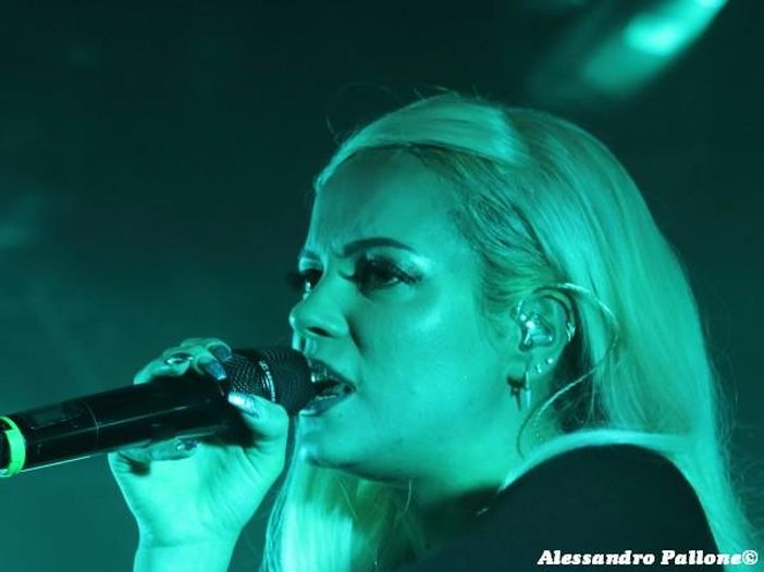 Lily Allen twitta: &ldquo;Guarda la mia vagina perfettamente depilata del 2014, da l&igrave; sono usciti tre esseri umani&rdquo; - IMMAGINE
