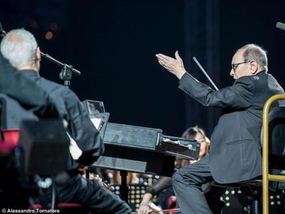 Ennio Morricone malato: stop ai concerti per un&apos;ernia del disco