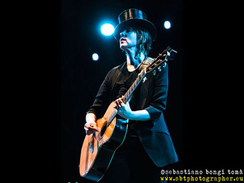 16 luglio 2014 - Pistoia Blues Festival - Piazza del Duomo - Pistoia - Suzanne Vega in concerto 16 luglio 2014 - Pistoia Blues Festival - Piazza del Duomo - Pistoia - Suzanne Vega in concerto