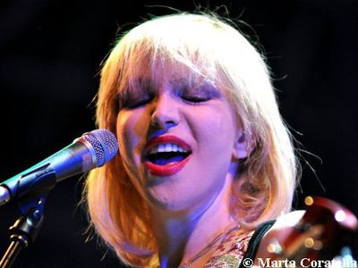 Courtney Love fa marcia indietro sulla reunion delle Hole