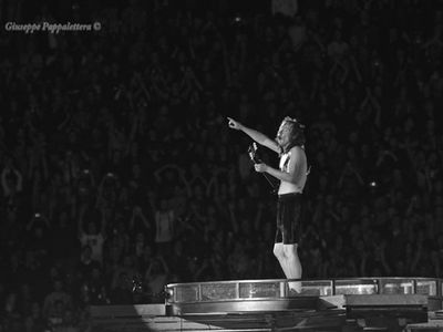 AC/DC: canzoni per un nuovo CD, un 'tributo' ed una mostra su Bon Scott