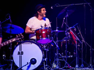 In tour con Le Vibrazioni il nuovo bassista Emanuele Gardossi