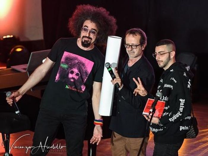 https://images.rockol.it/CyAXKIF8EJvMICN1iSXQt2bQrEs=/700x0/smart/rockol-img/img/foto/upload/charlie-charles-copia.jpg