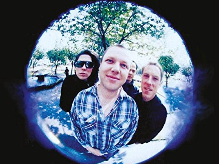 Pixies: il video ufficiale di &apos;Ring the bell&apos; è diretto da due superfan - GUARDA