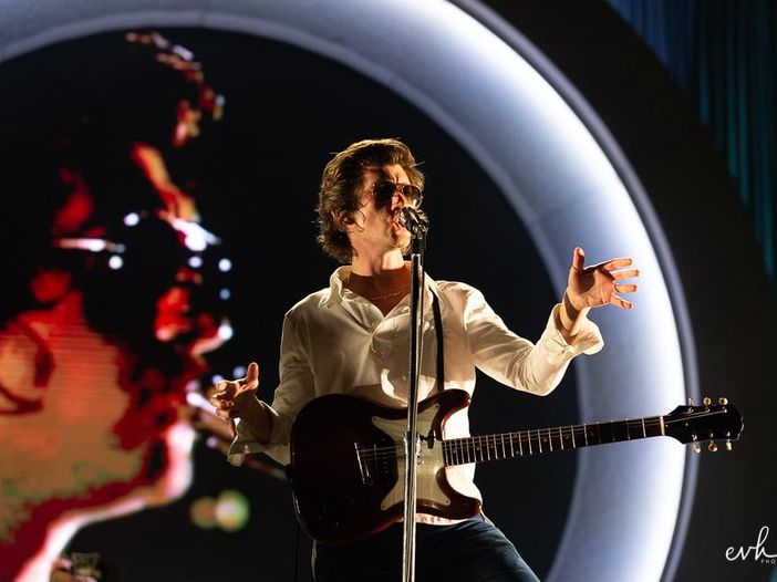Truffatori si fingono agenti degli Arctic Monkeys per finto tour