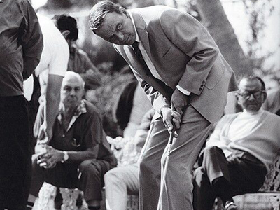 Warner, una società con i familiari per gestire il patrimonio di Frank Sinatra