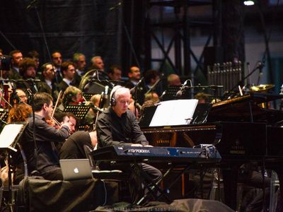 Morricone, raccolta con Mina, Joan Baez e omaggio al Giubileo