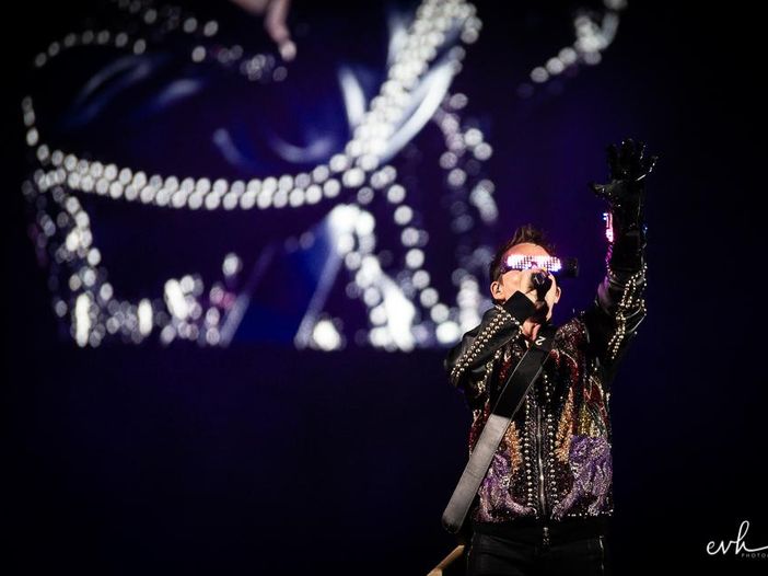 Londra, un drone si schianta tra il pubblico durante un concerto dei Muse - VIDEO / FOTO Londra, un drone si schianta tra il pubblico durante un concerto dei Muse - VIDEO / FOTO