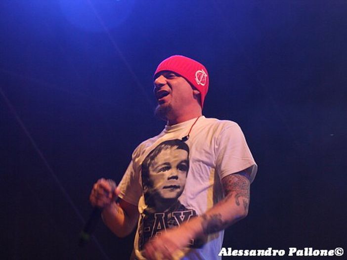 J-Ax, nel nuovo album anche Fedez, Nina Zilli, Max Pezzali e Club Dogo - VIDEO J-Ax, nel nuovo album anche Fedez, Nina Zilli, Max Pezzali e Club Dogo - VIDEO