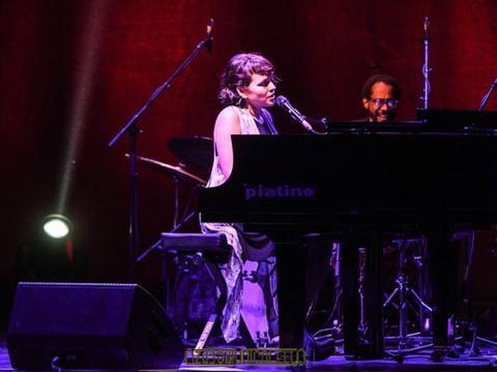 Ieri sera i premi Grammy: stravince Norah Jones Ieri sera i premi Grammy: stravince Norah Jones