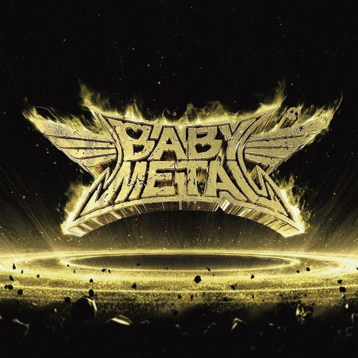 https://images.rockol.it/EDQ_EN6_tltWn1USg58XmQr5MJk=/700x0/smart/http%3A%2F%2Fassets.blabbermouth.net.s3.amazonaws.com%2Fmedia%2Fbabymetalmetalresistancecdbigger.jpg
