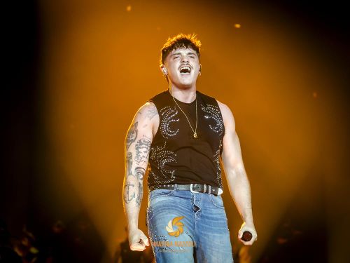 Classifiche, novità 25 dicembre: Olly torna in vetta