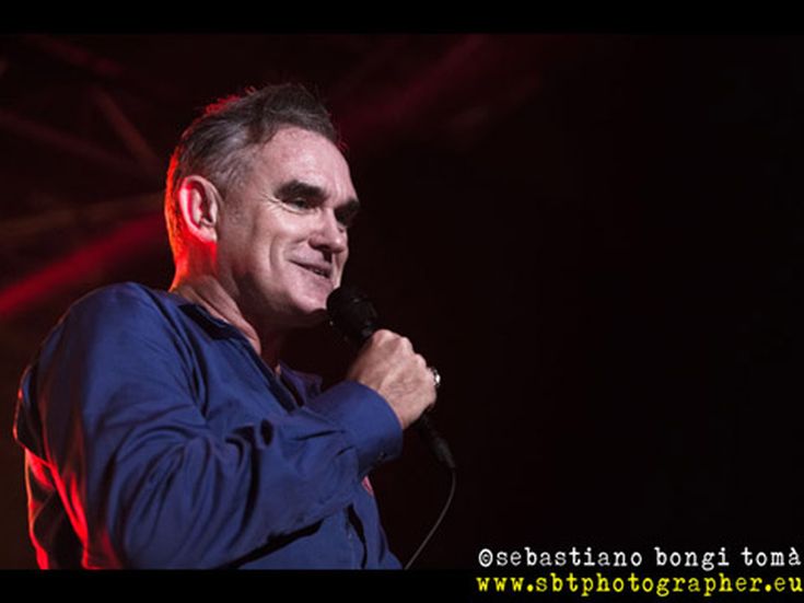 Concerti, Morrissey: band e staff decimati dall&apos;influenza, show cancellati