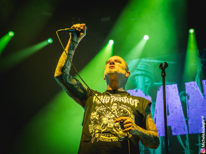 Sbronza a tradimento per l'ufficio stampa inglese dei Pantera Sbronza a tradimento per l'ufficio stampa inglese dei Pantera