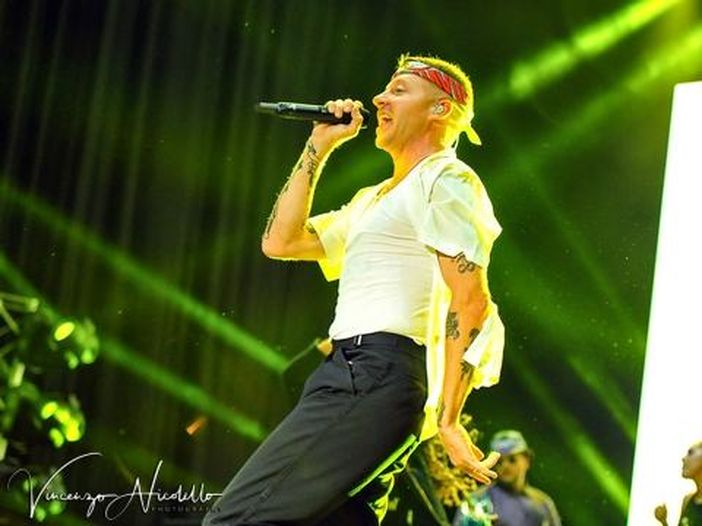Macklemore: il nuovo singolo &egrave; &quot;Glorious&quot;, nella clip va a spasso con la nonna di 100 anni - VIDEO