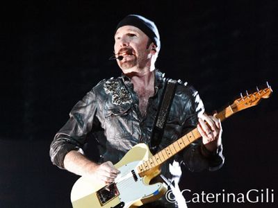 Classifiche UK: al vertice tengono Band Aid 20 ed U2. Bene Kylie Minogue