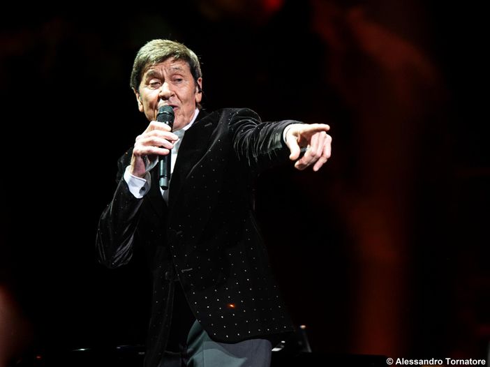 Gianni Morandi a Sanremo 2022 con Mousse T, il Dj tedesco &#039;amico&#039; di Zucchero