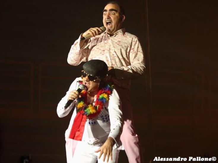 Elio e le Storie Tese: ieri a Milano il comizio di Mangoni, ecco com&apos;è andata