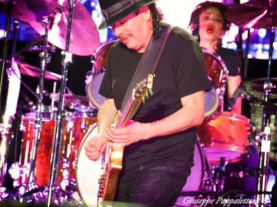 Carlos Santana rimane all’Arista (e alla BMG)