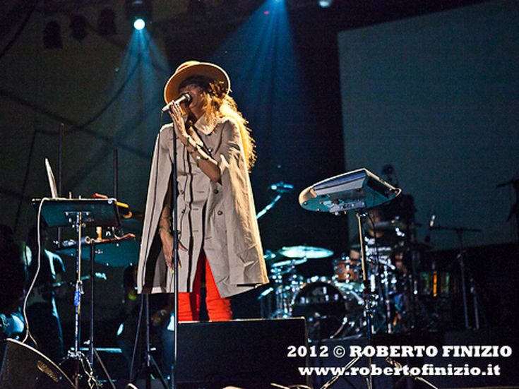 Erykah Badu trionfa ai Soul Train Music Awards