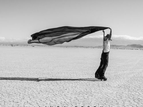 Linda Perry, patto di ferro con le edizioni Sony