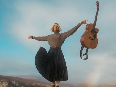 Gatti e debutti, oggi il primo album di Nina Nesbitt