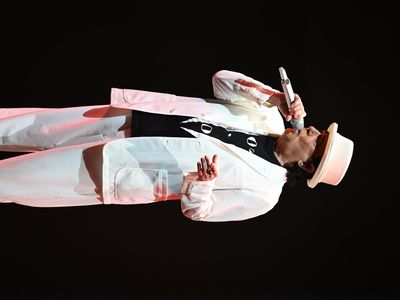 Renato Zero, impennata nelle vendite dopo il concerto in tv