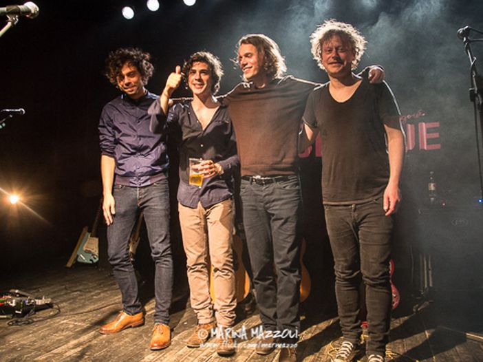 Jack Savoretti debutta al numero uno della classifica britannica di met&agrave; settimana con il suo &lsquo;Singing To Strangers&rsquo;