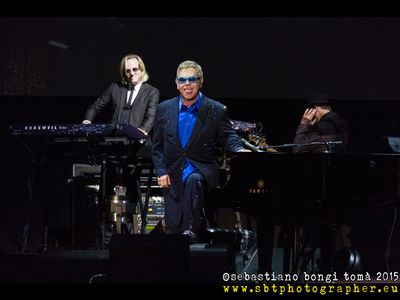 Elton John spara a zero: «I Grammy? Stronzate. I premi? Stronzate. I video? Stronzate» 
