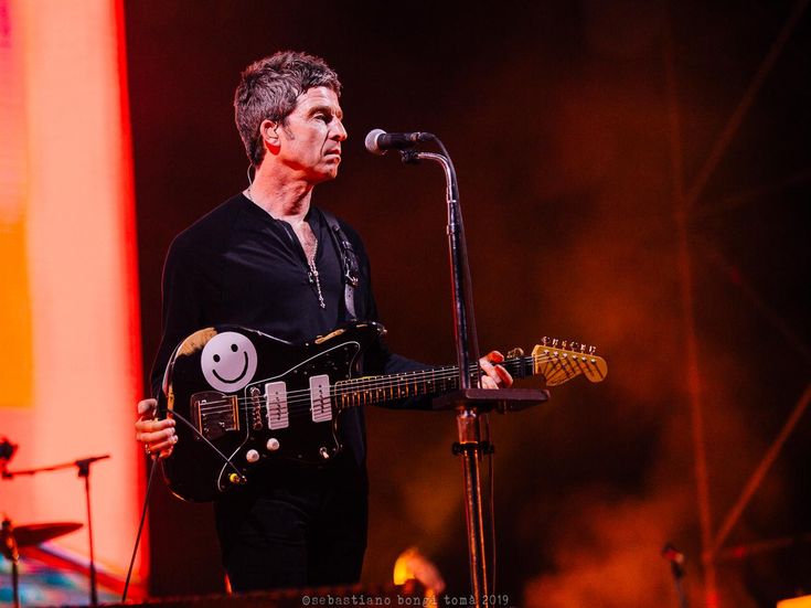 Noel Gallagher contro i politici UK: &apos;Ho votato il Partito Pirata&apos;