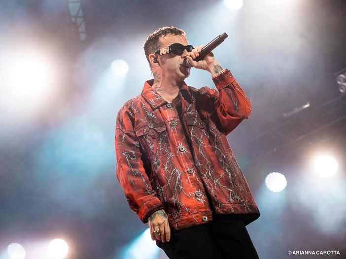 Salmo, il contestato live a Olbia: si chiude tutto con una multa Salmo, il contestato live a Olbia: si chiude tutto con una multa