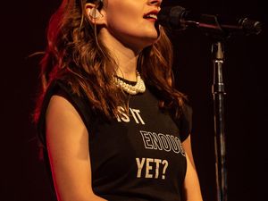 lauren mayberry