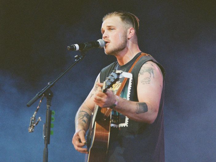 La polemica tra la star del country Zach Bryan e i MAGA La polemica tra la star del country Zach Bryan e i MAGA