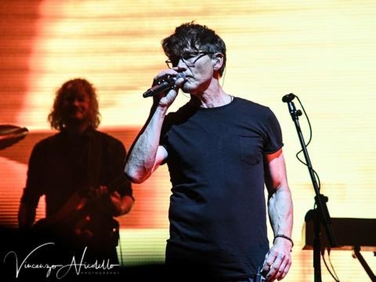 Gli A-Ha in studio (con un team di produttori)