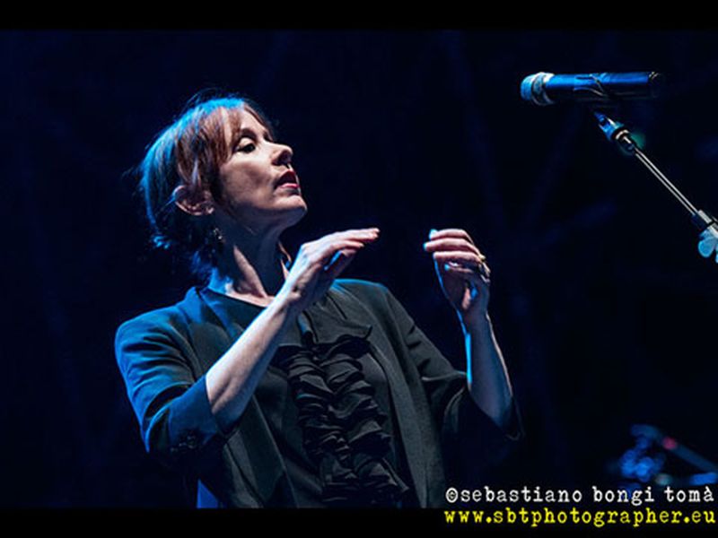 16 luglio 2014 - Pistoia Blues Festival - Piazza del Duomo - Pistoia - Suzanne Vega in concerto 16 luglio 2014 - Pistoia Blues Festival - Piazza del Duomo - Pistoia - Suzanne Vega in concerto