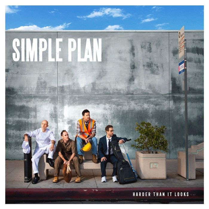 https://images.rockol.it/GqFaVbOR7Akn6cjwQoHh8d965sA=/700x0/smart/rockol-img/img/foto/upload/simple-plan-harder-than-it-looks-album-cover.jpeg