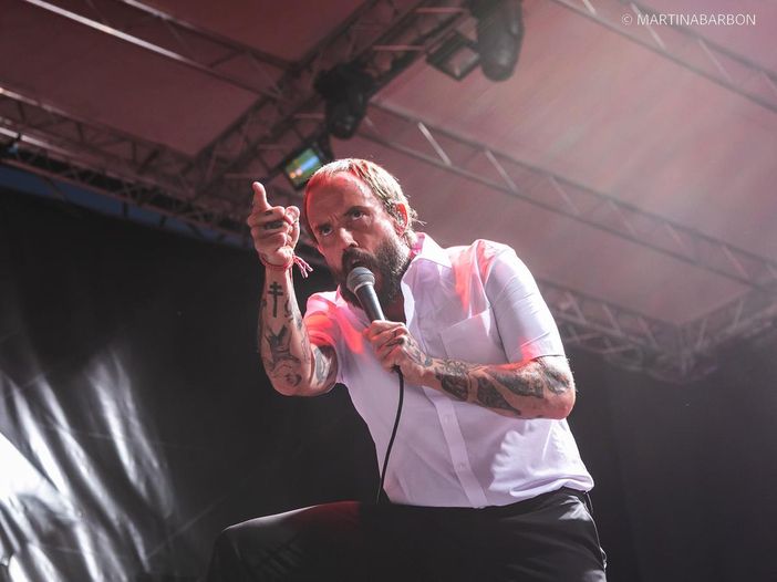 Idles, il nuovo video supporta i locali di Bristol e la musica dal vivo