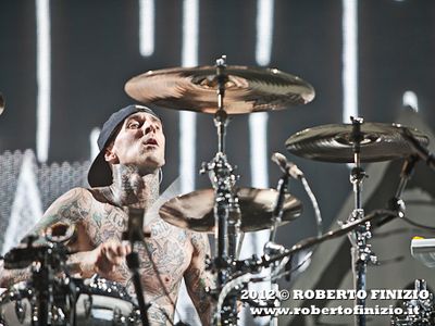 I Blink-182 suonano &apos;Hybrid moments&apos; dei Misfits dal vivo - GUARDA