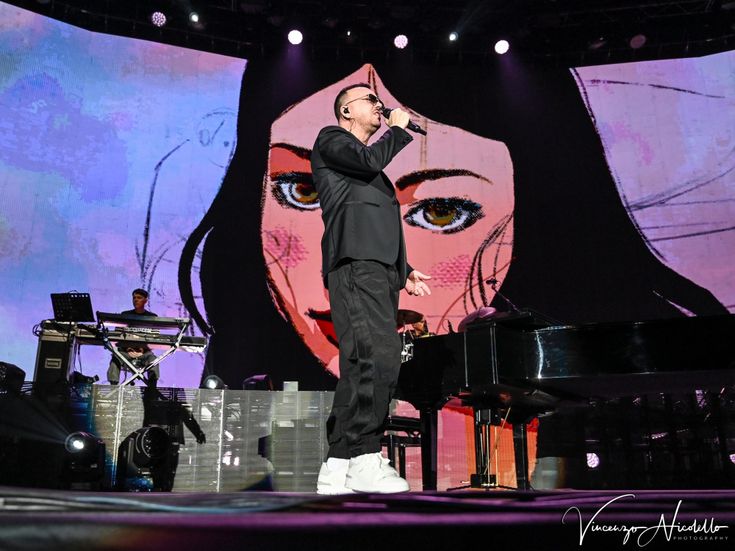 Gigi D’Alessio è diventato nonno
