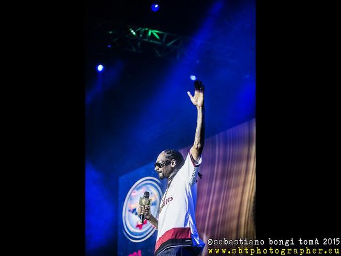 Snoop Dogg presenta in un festival i suoi nuovi sigari Snoop Dogg presenta in un festival i suoi nuovi sigari
