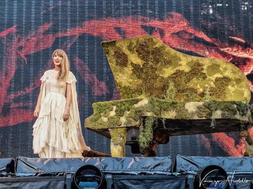 American Music Awards: Taylor Swift difende il formato degli album