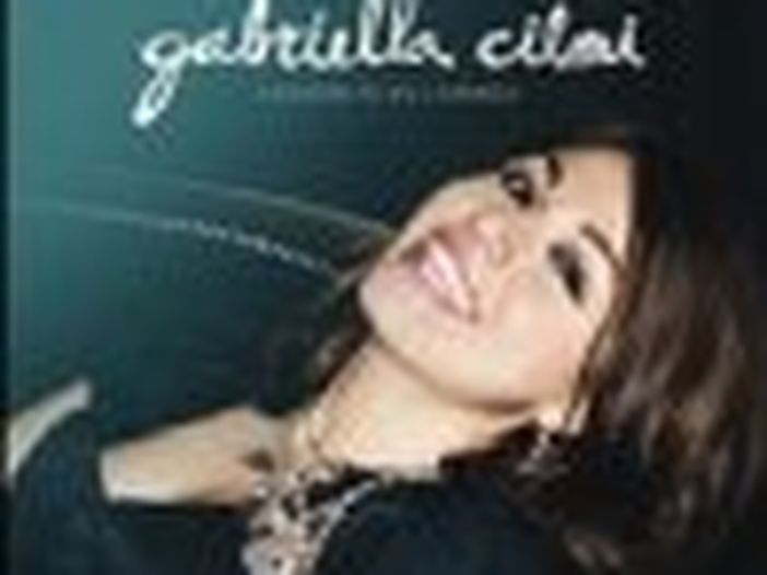 Gabriella Cilmi: le &#039;gonfiano&#039; i seni su una rivista, lei si arrabbia