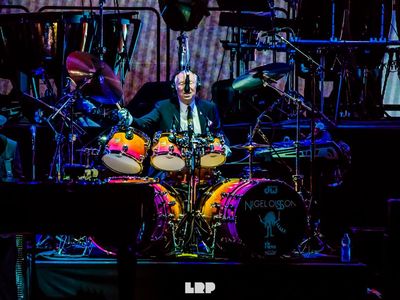 Elton John critico musicale - ma recensisce solo donne