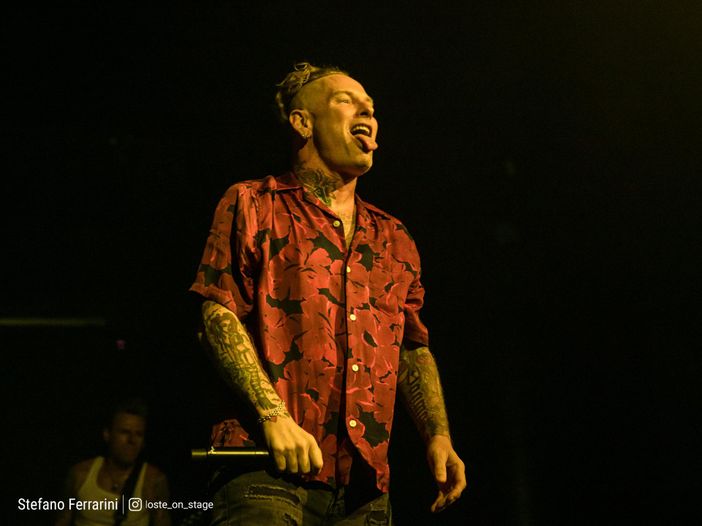 Corey Taylor si misura dal vivo con &quot;It&#039;s So Easy&quot; dei Guns N&#039;Roses - VIDEO