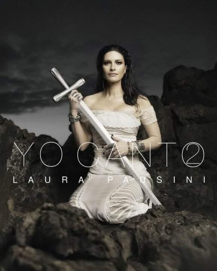 https://images.rockol.it/HlHsDTTw8-Pw-D90RvXjkVq-V_4=/700x0/smart/rockol-img/img/foto/upload/laura-pausini-yo-canto-copertina.jpg